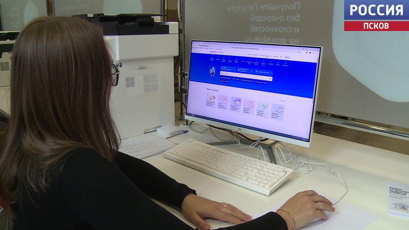 Псковские ветераны СВО теперь могут подтвердить свой статус с помощью QR кода Наш регион присоединился к федеральному сервису который запущен на едином портале государственных и муниципальных услуг Уже сейчас QR код можно предъявить для получения льгот в спортшколе Олимп Псковской областной филармонии Великолукском драмтеатре Гдовском музее Печорском районном центре культуры и других учреждениях Причем перечень будет расширяться и дальше Для того чтобы воспользоваться сервисом у участника СВО должна быть учетная запись на Госуслугах Бумажная справка и удостоверение ветерана боевых действует по прежнему