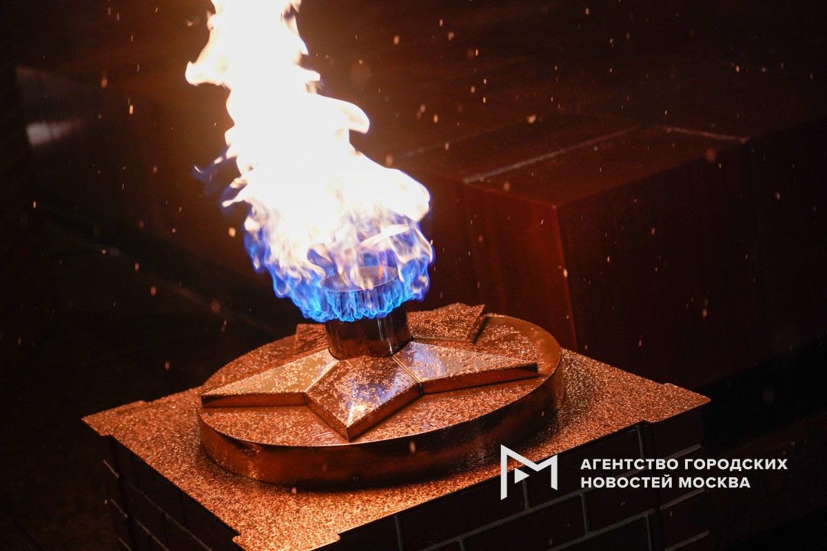 Накануне Дня защитника Отечества в Москве традиционно провели профилактику Вечного огня Во время работ специалисты проверяют и чистят конструктивные элементы меняют запальники убирают сажу Обслуживание устройства Вечного огня работа повышенной сложности поэтому ее доверяют только лучшим специалистам подчеркнул Сергей Собянин Подпишись на Агентство Москва Мы в МАХ