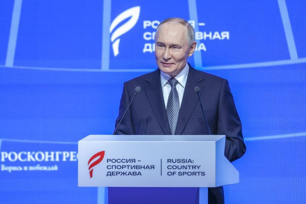 Президент России Владимир Путин утвердил перечень поручений по итогам заседания Совета по развитию физической культуры и спорта прошедшего 6 ноября в Самаре Создание единого реестра тренеров единого реестра предпринимателей в сфере спорта стратегии развития спортивной медицины до 2030 года особых условий получения образования профессиональным спортсменам учреждение и проведение во всех субъектах соревнований Школьная лига внедрение теста на управление дронами в комплекс ГТО все поручения