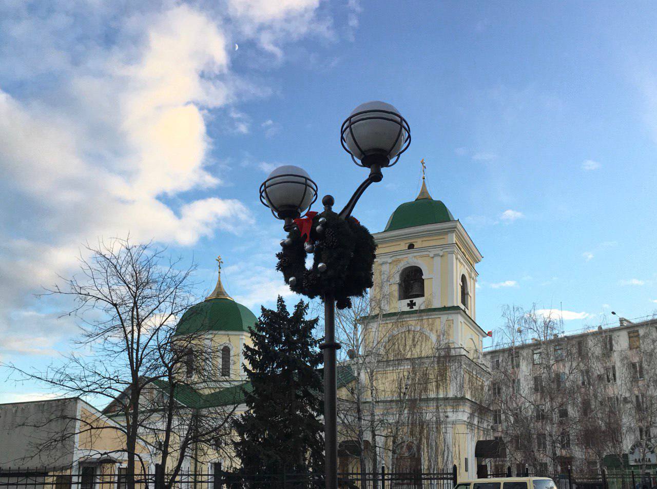 К Рождеству Министерство обороны развернет пять полевых кухонь в нескольких населенных пунктах республики.   Горячую кашу с тушенкой и чай привезут сегодня к храмам в Тирасполе, Бендерах, Дубоссарах и Рыбнице.  В Бендерах полевые кухни будут установлены в 10:30 у Преображенского собора и в 12:00 у Петропавловского женского монастыря.