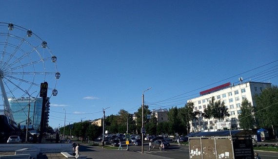 Два новых светофора могут появиться на Октябрьском проспекте: у цирка и у бывшего «Детского мира». – Установка светофорных объектов сейчас рассматривается, – сообщил глава администрации Кирова Вячеслав Симаков. Прислать новость: Подпишись на «Источник»