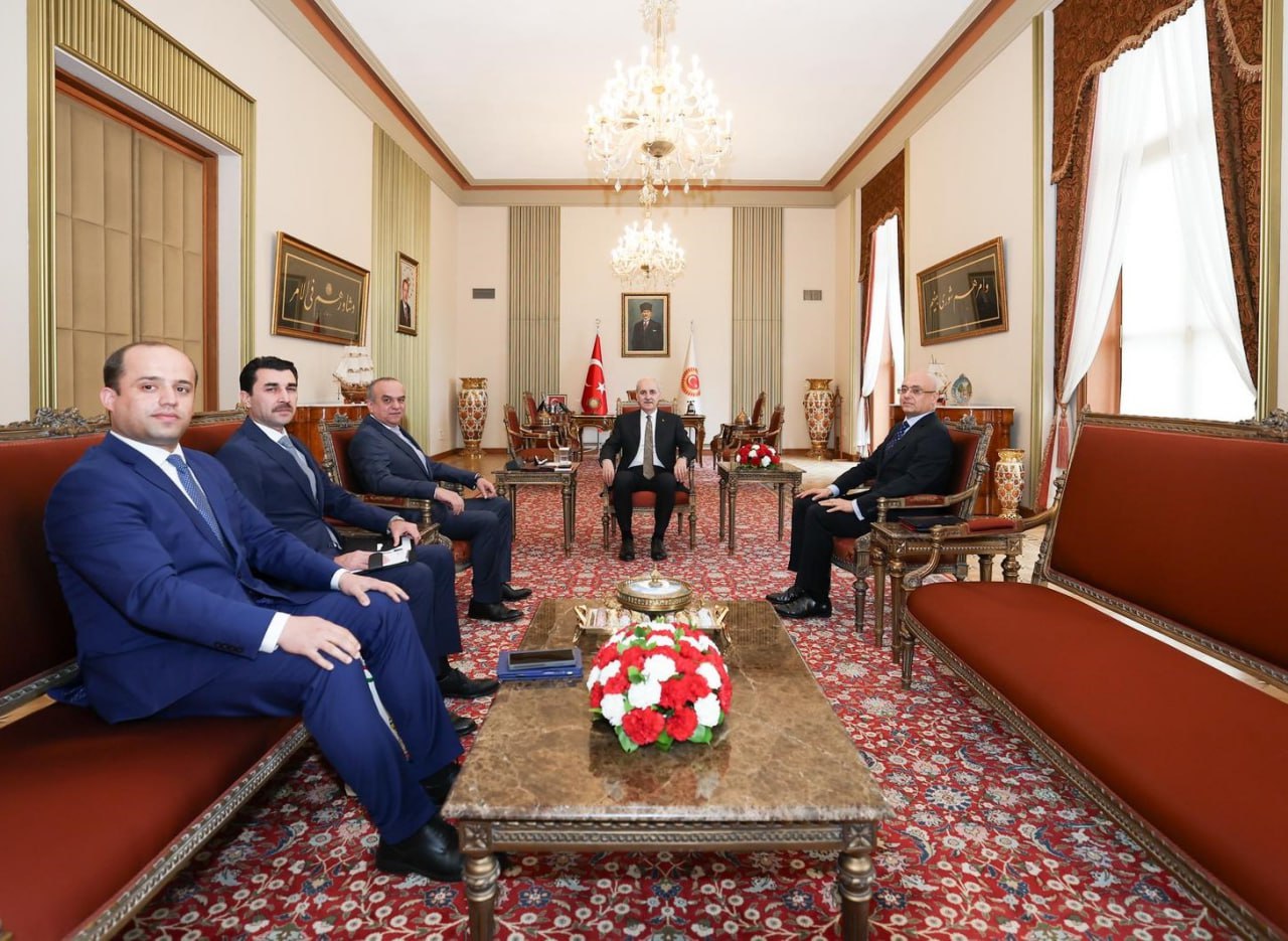 Встреча с Председателем Великого национального собрания Турции 28 января 2026 года Чрезвычайный и Полномочный Посол Республики Таджикистан в Турецкой Республике Содик Имоми встретился с Председателем Великого национального собрания Турции Нуманом Куртулмушем В ходе встречи стороны выразили удовлетворение текущим уровнем межпарламентского взаимодействия между Таджикистаном и Турцией и подчеркнули необходимость дальнейшего расширения многогранного сотрудничества в частности в сферах образования науки культуры и туризма а также проведения заседаний Межправительственной комиссии по вопросам сотрудничества и активизации деятельности отраслевых рабочих групп Муфассал Подробнее Read more mfa tj