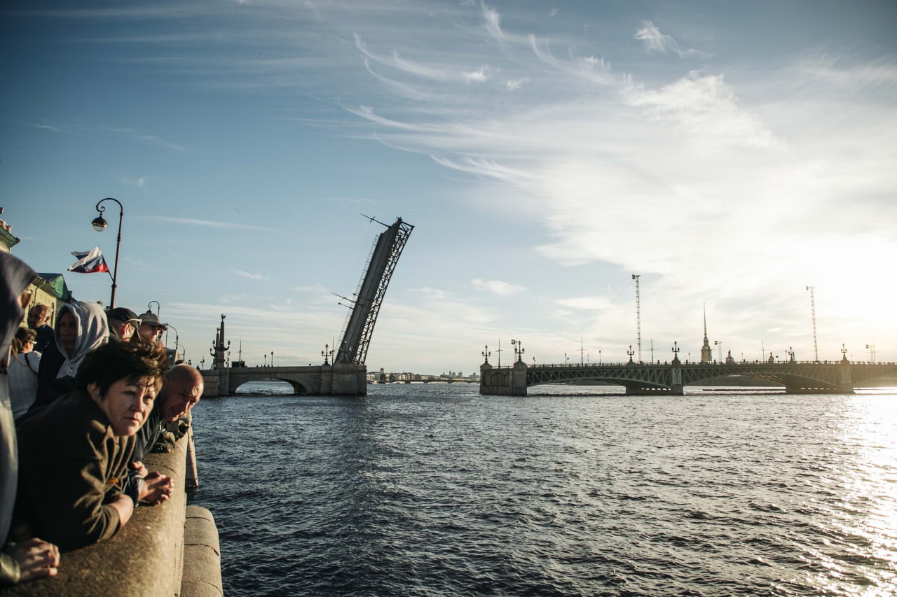 Петербург по итогам 2024 года посетили 11,5 млн туристов. «Для нашего города это исторический максимум. Но мы понимаем, что потенциал Петербурга далеко не исчерпан», — заявил губернатор Александр Беглов в ходе ежегодного отчета в городском парламенте. Фото: Город+