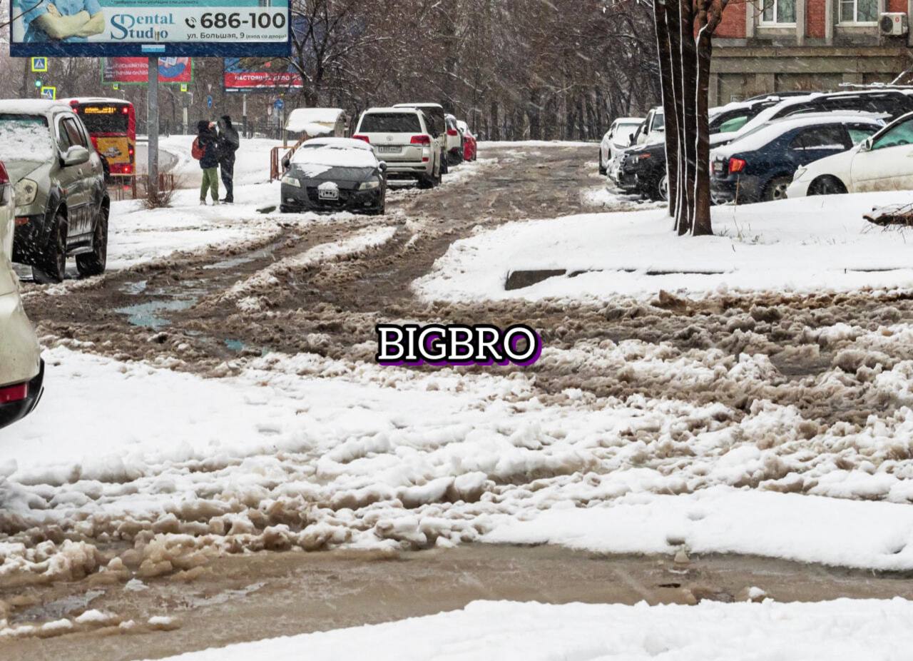 2 млн рублей штрафов выписано за неубранный снег УК и ТСЖ Хабаровска  Главное управление государственного контроля и лицензирования правительства Хабаровского края провело более 4500 рейдов по выявлению дворов, где управляющие компании не очистили придомовую территорию от снега.    - был бы еще толк от этих штрафов. Ведь дешевле их заплатить, чем вывозить снег.  Стали свидетелем интересного? Присылайте инфо нам     ПОДПИСАТЬСЯ