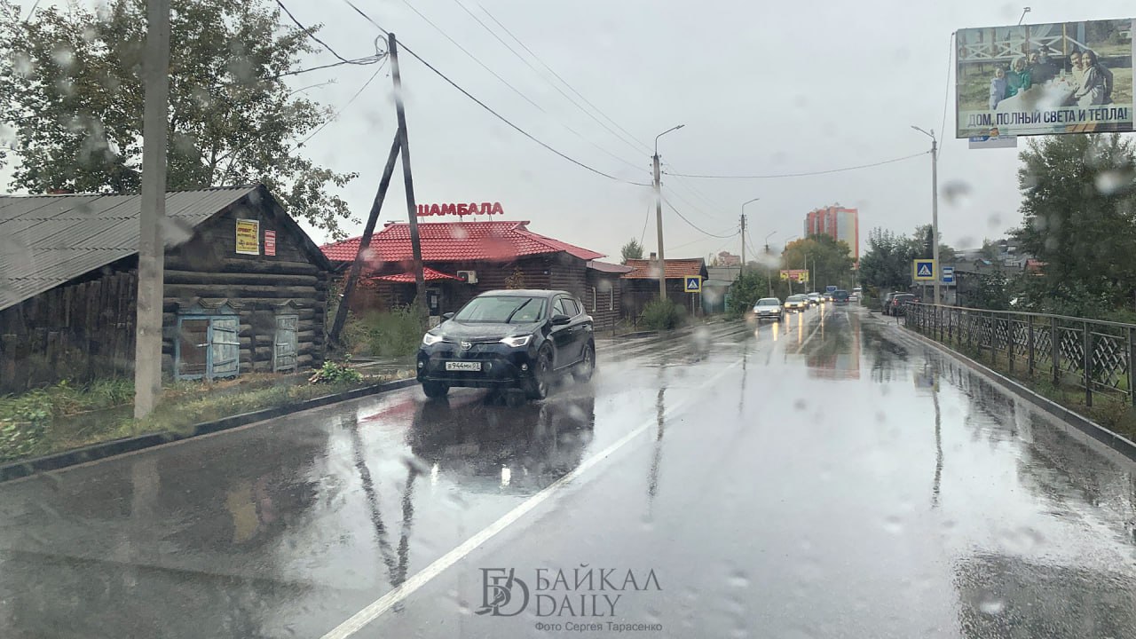 В Улан-Удэ начали расхлёбывать лужи Всего для откачки луж привлекут восемь вакуумных машин, сообщили в комбинате по благоустройству. Сейчас специалисты устанавливают мотопомпы на улицах Жердева и Ключевская