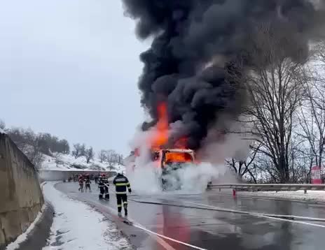 Автобус с 47 пассажирами загорелся в Румынии, никто не пострадал