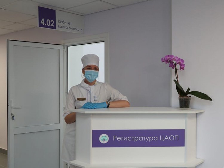 В Волгоградской области 66% опухолей находят на ранних стадиях В Волгоградской области с начала года центры амбулаторной онкологичсекой помощи посетили почти 60 тысяч пациентов. Как рассказали Волжский.ру в комитете здравоохранения, больше всего обращений зафиксировали в ЦАОПах на базе волгоградских поликлиник №28 9667 пациентов , №2 7814 пациента и №15 7497 пациентов . Благодаря ранней диагностике более 66% злокачественных новообразований удалось выявить на начальных стадиях, что значительно повышает эффективность лечения. Напомним, в регионе действует 14 специализированных центров, укомплектованных компьютерными и магнитно-резонансными томографами, рентгенологическими установками включая маммографы и флюорографы, эндоскопическими комплексами, ультразвуковыми аппаратами экспертного класса. Подробнее на Волжский.ру: #ВолжскийРу #волжский #vlz
