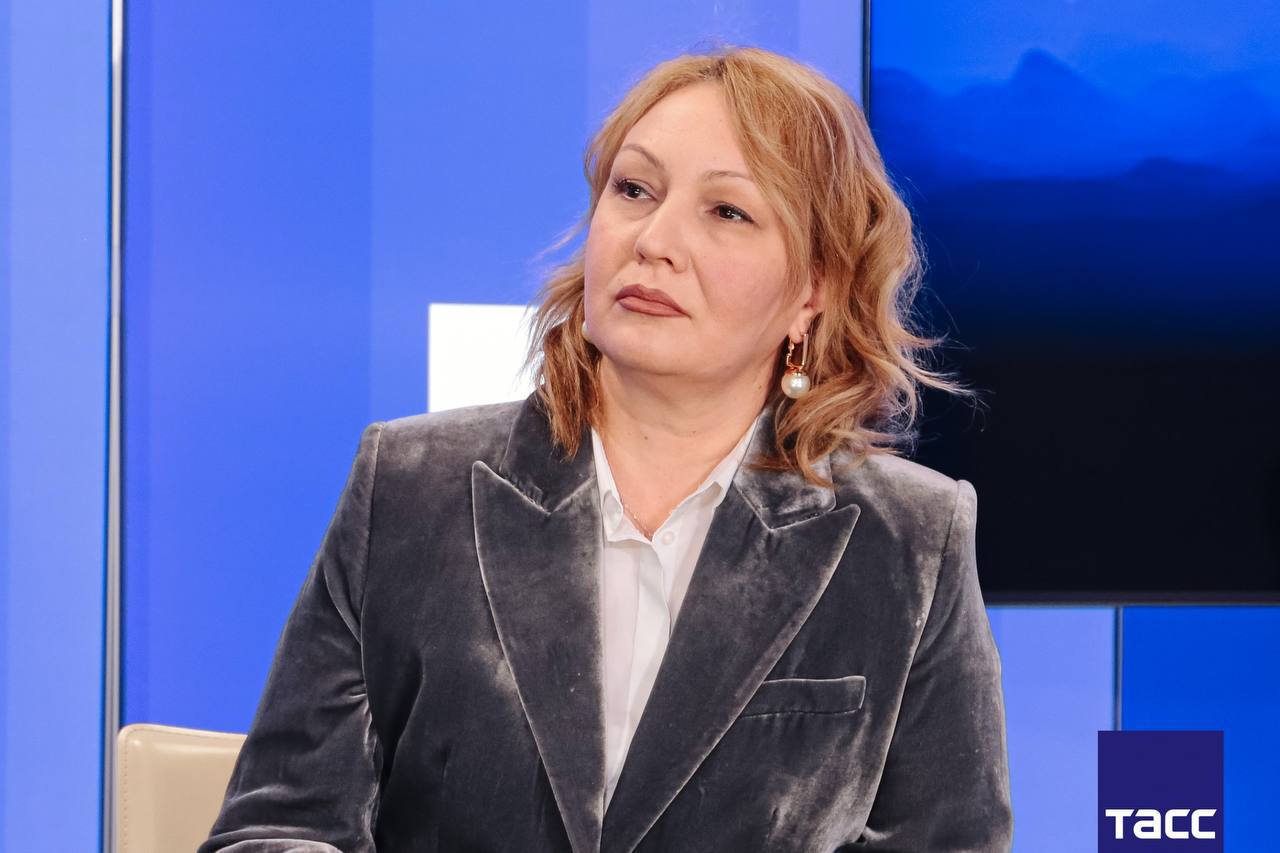 На ТАСС Кавказ представили международную конференцию СОГУ о продвижении русского языка в Иране В пресс центре ТАСС Кавказ в Пятигорске прошла пресс конференция с участием декана факультета русской филологии Северо Осетинского государственного университета Ирины Толасовой и декана исторического факультета Залины Плиевой Спикеры рассказали о предстоящей международной научно практической конференции посвящённой проблемам и перспективам распространения русского языка в Исламской Республике Иран Конференция с международным участием Исследование проблем и перспектив распространения русского языка русской литературы и культуры в Исламской Республике Иран пройдёт с 13 по 16 ноября в СОГУ при поддержке фонда Русский мир Она будет посвящена обсуждению актуальных вопросов преподавания русского языка литературы и культуры иранским студентам а также развитию гуманитарного сотрудничества между Россией и Ираном Как отметили спикеры проведение форума стало возможным благодаря долгосрочному научному и культурному взаимодействию СОГУ с университетами и научными центрами Ирана В частности с Тегеранским университетом Алламе Табатабаи вуз выстроил многолетнее плодотворное сотрудничество которое переросло в глубокое партнёрство совместные научные и культурные проекты образовательные программы и академические обмены стажировки а также конференции и круглые столы Продолжение на нашем сайте Наш чат бот mediasogubot Подписывайтесь на СОГУ СОГУ Осетия Владикавказ