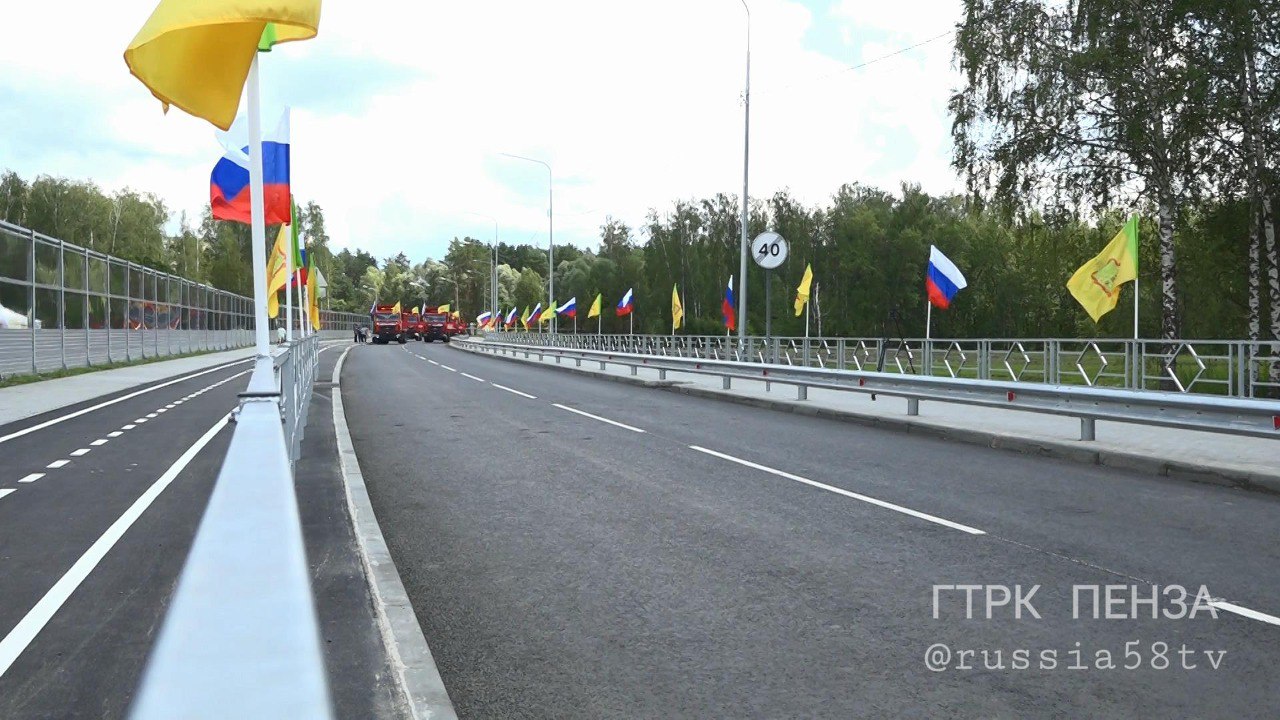 На ГПЗ официально открыли новую дорогу между улицами Антонова и Измайлова.  Удобная и безопасная — не только для водителей   , но и для пешеходов ‍ ‍  и велосипедистов ‍ .  В церемонии приняли участие глава региона Олег Мельниченко, глава города Олег Денисов и   руководитель Федерального дорожного агентства Роман Новиков.  Подробнее смотрите сегодня в вечернем выпуске новостей на канале «Россия 1» в 21:10.