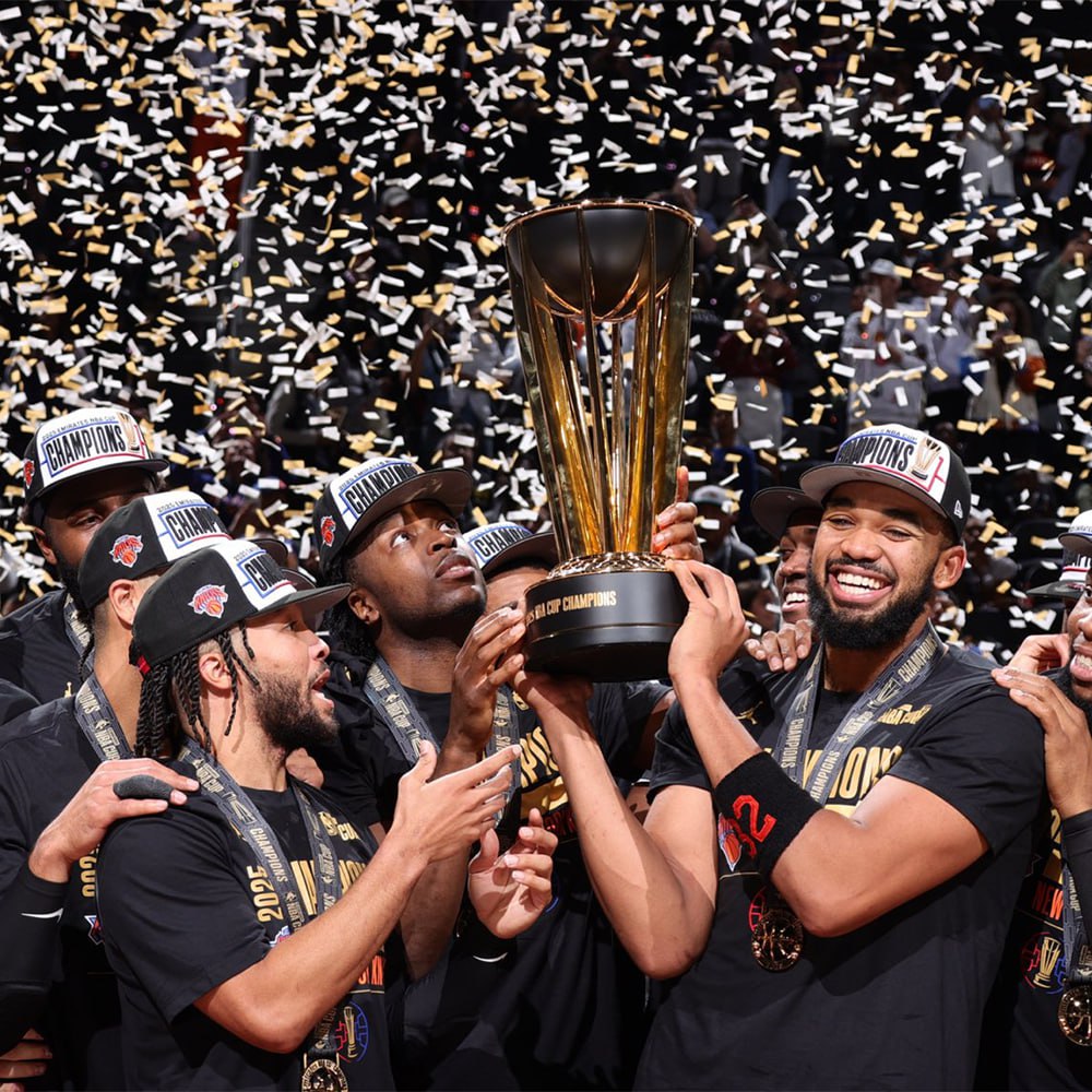 Нью Йорк Никс впервые выиграл Кубок НБА В финальном матче в Лаc Вегасе Нью Йорк обыграл Сан Антонио Сперс 124 113 Кубок НБА прошел в третий раз ранее трофей брали Милуоки и Лос Анджелес Лейкерс Подписывайтесь на РИА Новости Спорт в MAX