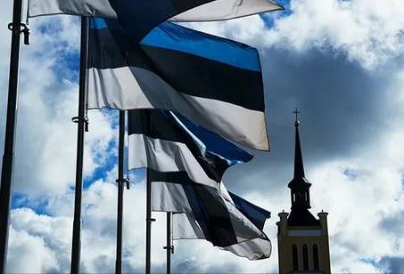 Правительство Эстонии ввело запрет на импорт изобутана из России и Белоруссии Об этом на правительственной пресс конференции заявил министр иностранных дел балтийской республики Маргус Цахкна Мы утвердили постановление о запрете импорта изобутана из России и Белоруссии Это решение Эстония приняла в рамках национальных санкций но мы также добиваемся этого на уровне Европейского союза приводит его слова портал национального гостелерадио ERR Глава ведомства утверждает что несмотря на декабрьский запрет ЕС импорт СПГ из России и Белоруссии продолжился под видом бутана