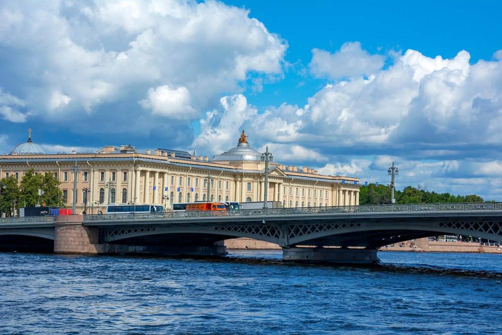 Благовещенский мост могут закрыть на ремонт уже в конце июля Работы на переправе пройдут поэтапно, поэтому перекрывать движение полностью не планируют. Подробнее