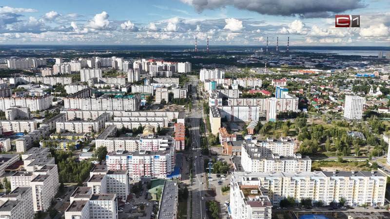 В Сургуте снизились цены на вторичное жилье Сейчас по словам владелицы агентства недвижимости стоимость таких квартир уменьшилась на 5 7 При этом уточняет эксперт активнее продаются новостройки чем вторичное жилье На первичное жильё существенные скидки на дома которые уже введены в эксплуатацию Застройщики не готовы снижать стоимость вместо этого предлагают субсидированные ставки рассрочки программы траншевой ипотеки рассказала руководитель агентства недвижимости Алёна Ливитина Подписаться Прислать новость