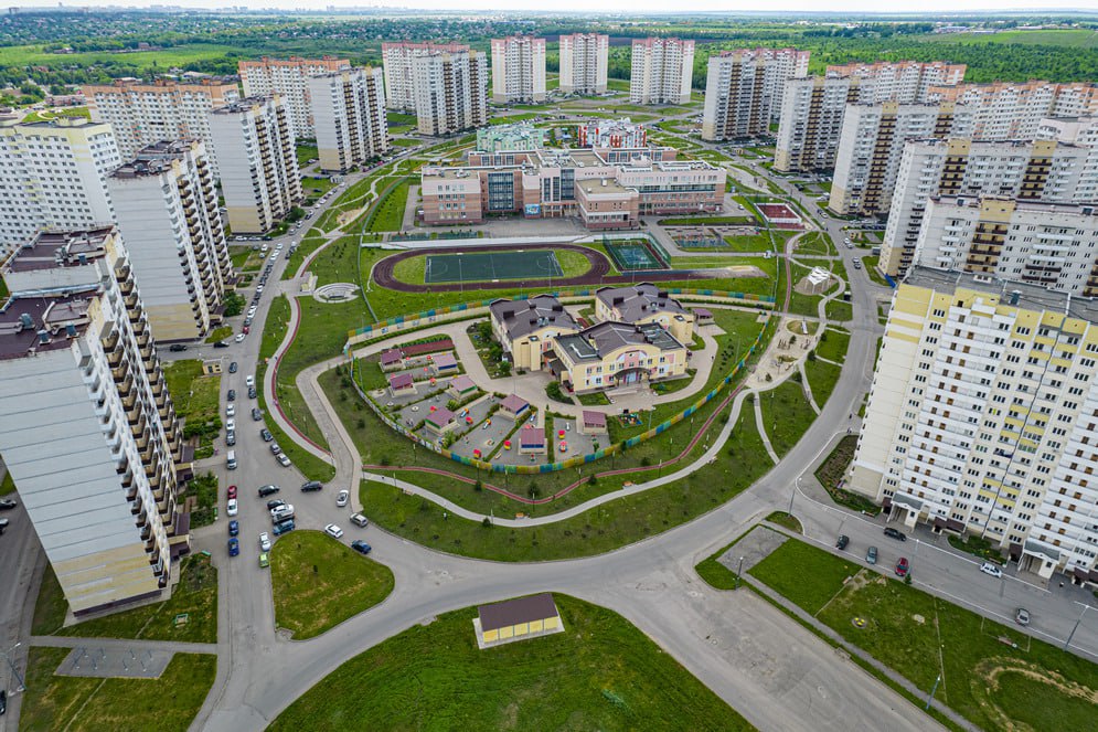 В городе Ростове-на-Дону для обслуживания Суворовского района приобрели десять новых автобусов.  Данные автобусы будут курсировать по маршруту № 18А, связывающему Суворовский район с Вятской и Сельмашским районом. Поставки планируется завершить до конца октября текущего года.  Автобусы оснащены системами кондиционирования и обогрева салона, а также адаптированы для перевозки пассажиров с ограниченной мобильностью.