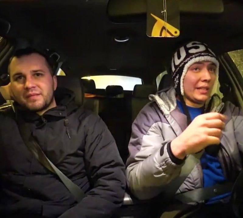 Умер Слава Паруков — соведущий популярного канала "Ильдар Автоподбор" Он скончался в возрасте 37 лет в реанимации от двусторонней пневмонии с поражением лёгких. Паруков почувствовал себя плохо ещё в середине марта — он жаловался на постоянную высокую температуру. После своего дня рождения Слава позвонил Ильдару и сказал, что умирает. Друг приехал вместе со скорой — в больнице медики констатировали 80% поражения лёгких и двустороннюю пневмонию. После недели в реанимации ему стало легче — Слава говорил, что скоро выйдет. В воскресенье вечером у Парукова подскочила температура, врачи не смогли его спасти. ЧП / Москва