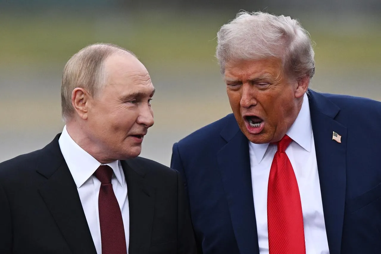 Трамп высказался о Путине и формате G8 Президент США Дональд Трамп заявил что верит в силу диалога комментируя контакты с Владимиром Путиным По его словам говорить нужно со всеми даже на фоне конфликтов Трамп подчеркнул что предпочитает переговоры отказу от общения Он также раскритиковал решение стран G7 исключить Россию из G8 По мнению американского президента это был глупый поступок поскольку затем участники встреч все равно 90 времени обсуждали Россию Читайте Газету Ru в MAX