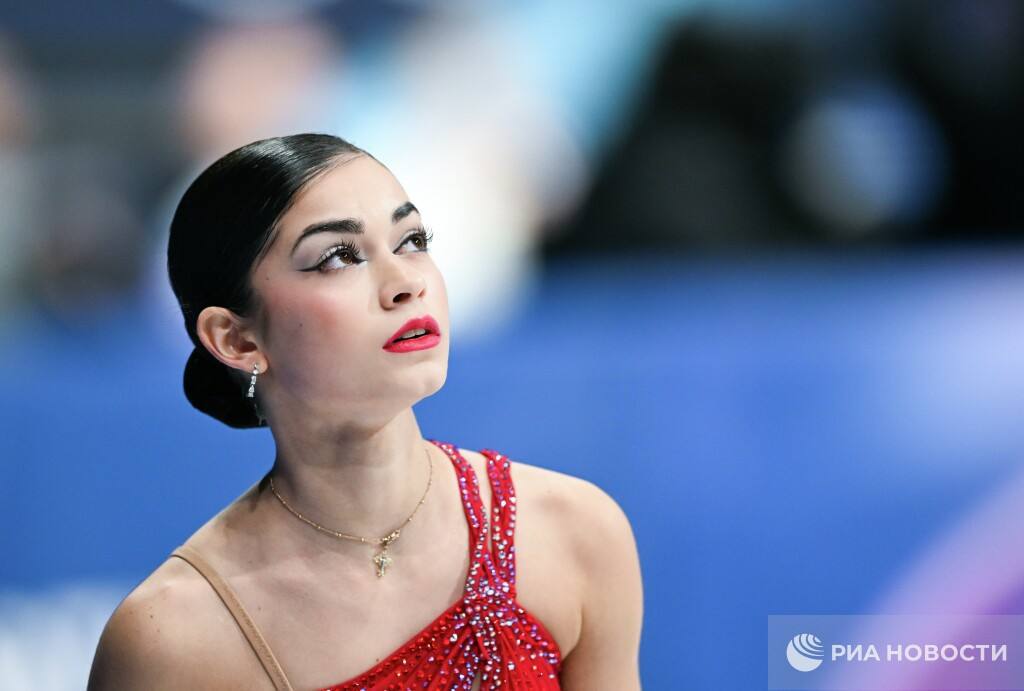 Багаж Аделии Петросян был утерян Фигуристка сегодня ночью вернулась в Россию после выступления на Олимпиаде 2026 Как заявил РИА Новости представитель аэропорта Внуково багаж спортсменки не был доставлен в Москву Да у нас проблемы с багажом отметила Петросян Петросян заняла шестое место на Играх 2026 Подписывайтесь на РИА Новости Спорт в MAX