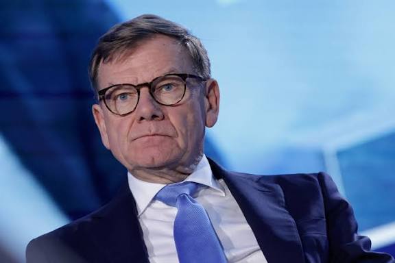 Визит министра иностранных дел Германии Вадепфуля в Китай отменён Как сообщили в министерстве кроме встречи с коллегой Ван И Вадепфулю не было предоставлено никаких других официальных встреч В Китае не нашлось желающих провести переговоры с Вадепфулем визит временно отменён и перенесён на более поздний срок Вадепфуль и его китайский коллега проведут телефонный разговор вместо личной встречи Подписаться на канал Yeni Şafak на русском