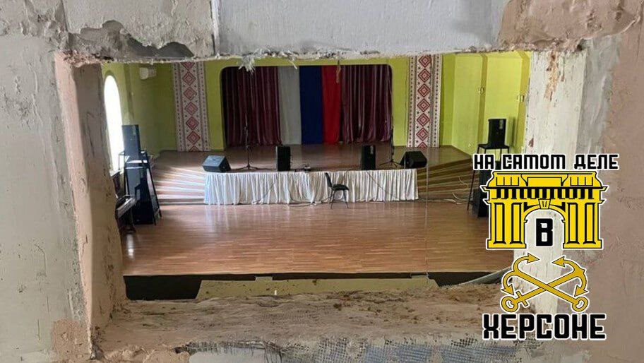 В Тавричанке скоро появится крутой кинозал! В местном Доме культуры в Херсонской области решили замутить современный кинотеатр, снабдив его по последнему слову техники. Об этом рассказал глава Каховского округа, Павел Филипчук. По словам Филипчука, уже в следующем месяце Дом культуры в Тавричанке получит всё необходимое: экран с электроприводом, современный проектор, мощную звуковую систему и новые удобные кресла. Ждëм премьер! ПОДПИСАТЬСЯ Чат Бот Дзен #ХерсонскаяОбласть #кинозал