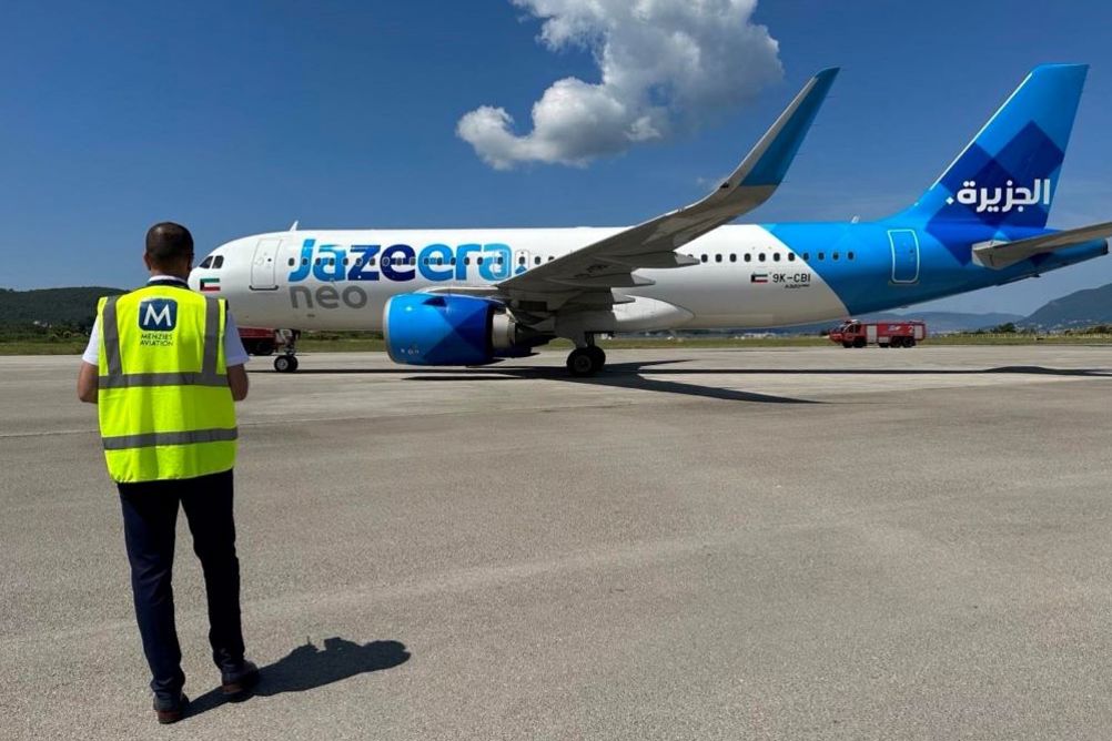 Jazeera Airways с сегодняшнего дня запретила брать на борт повербанки. Сдавать такие устройства любой мощности нельзя ни в ручную кладь, ни в багаж.   Авиакомпания летает через Кувейт в Черногорию, на Кипр, Шри-Ланку и по другим туристическим направлениям. Так что пассажирам стоит быть внимательнее.