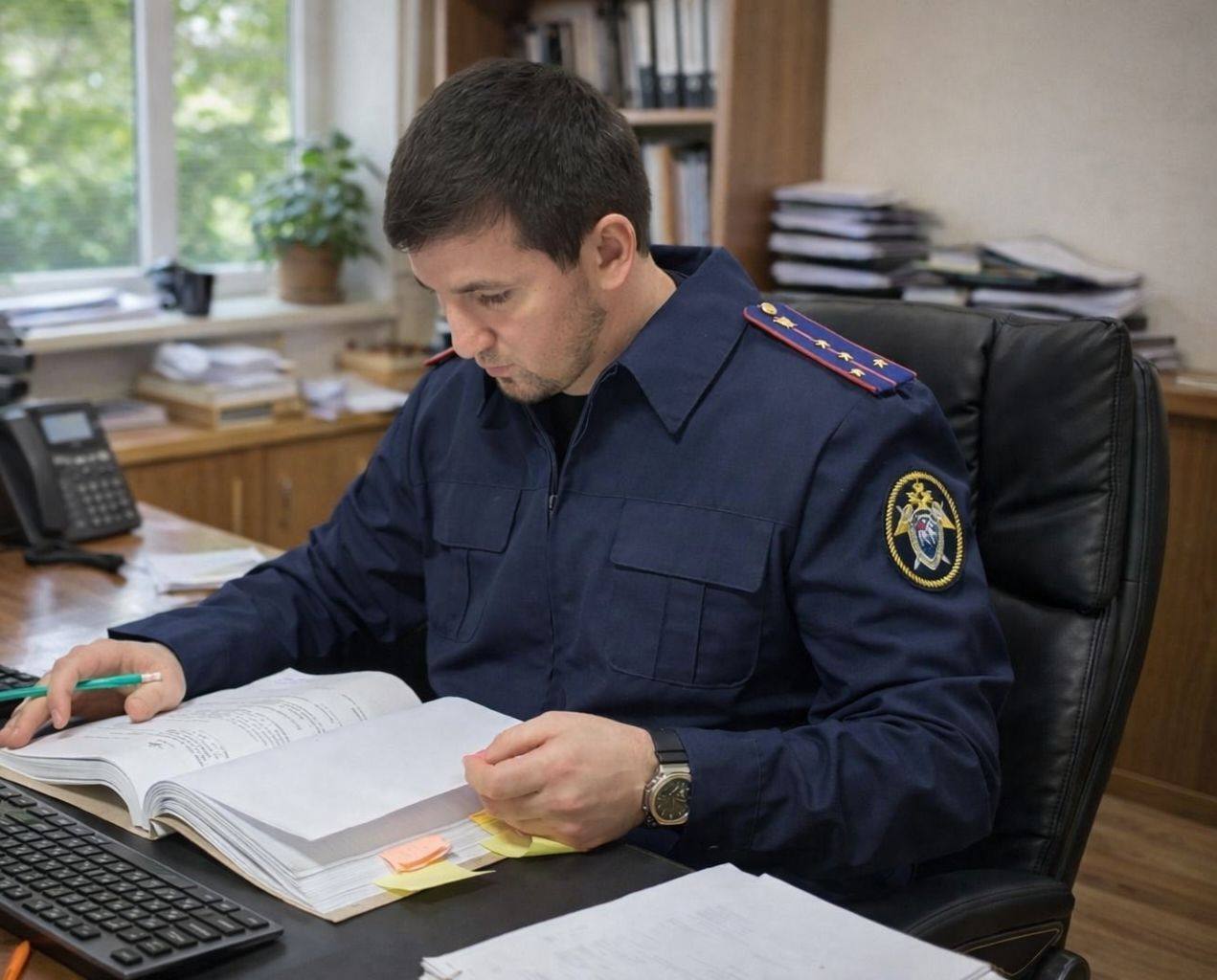 В Республике Дагестан перед судом предстанет директор одного из образовательных учреждений Вторым отделом по расследованию особо важных дел следственного управления Следственного комитета Российской Федерации по Республике Дагестан завершено расследование уголовного дела в отношении директора одного из образовательных учреждений обвиняемого в совершении преступления предусмотренного ч 5 ст 291 УК РФ дача взятки должностному лицу в особо крупном размере По версии следствия в конце октября 2025 года директор учебного заведения передал взятку должностному лицу правоохранительного органа в размере 2 млн рублей за прекращение проверки финансово хозяйственной деятельности учреждения и сокрытие выявленных нарушений Сотрудник регионального УФСБ от денежных средств отказался после чего фигурант был задержан В настоящее время предварительное следствие окончено Уголовное дело направлено прокурору для утверждения обвинительного заключения