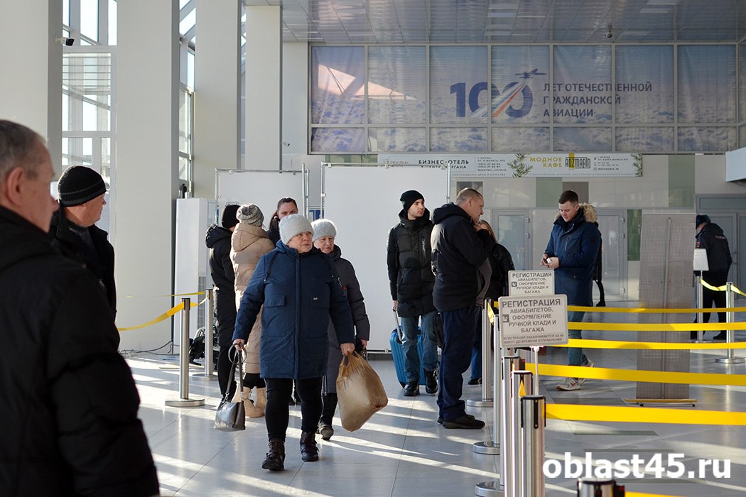 Провожающим и встречающим разрешили заходить в здание курганского аэропорта В Кургане городской суд отменил приказ который запрещал посетителям без билетов заходить в здание аэропорта Подробности по ссылке oblast45 ru publication 78609