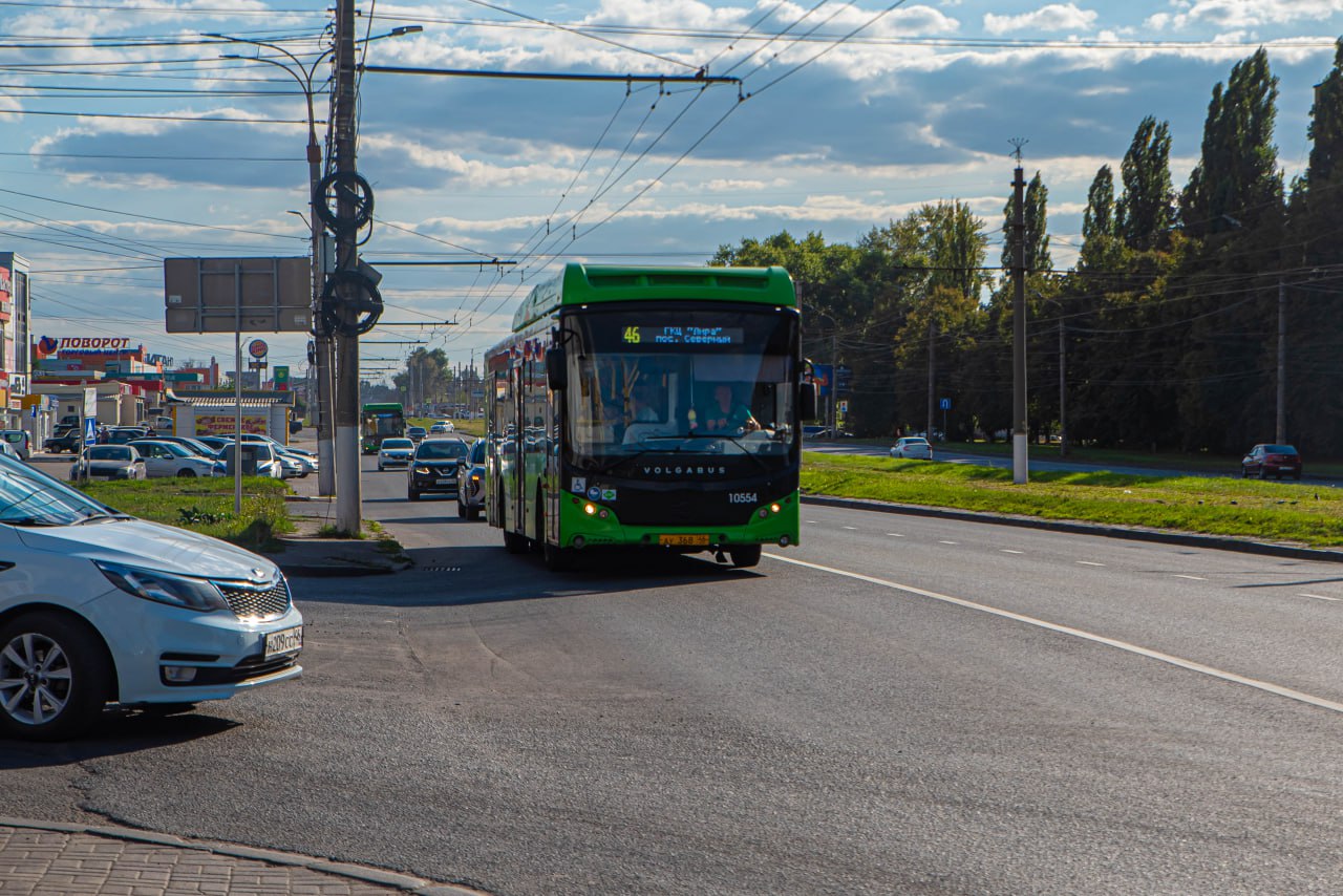 За 9 месяцев 2025 года в Курске выписали 3489 штрафов за безбилетный проезд Врио министра транспорта и автомобильных дорог региона Александр Замараев отметил что за аналогичный период прошлого года в областном центре зафиксировали 3387 зайцев Глава курского минтранса призвал курян оплачивать проезд вовремя при входе в общественный транспорт потому что это уважение другим пассажирам и вклад в обновление транспорта  Штраф за безбилетный проезд 1500 рублей Фото Артём Евдокимов Подписывайтесь на ГИ в МАХ
