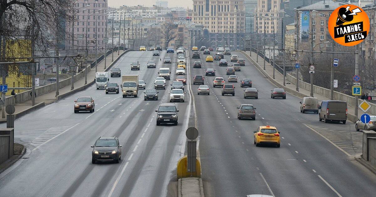 На дорогах появятся новые знаки Несколько новых дорожных знаков появятся в России с 1 января 2026 го года В местах где невозможно нанести горизонтальную разметку будут устанавливать вертикальный знак Стоп линия Начнет действовать знак 6 2 1 Рекомендуемая скорость при проезде искусственной неровности направленный на повышение комфорта и снижение износа автомобилей Введена табличка 8 15 1 Глухие пешеходы Также предусмотрено уменьшение ширины одного парковочного места вдоль проезжей части с 2 5 м до 2 25 м что позволит более эффективно использовать дорожное пространство Главное здесь Подписывайтесь