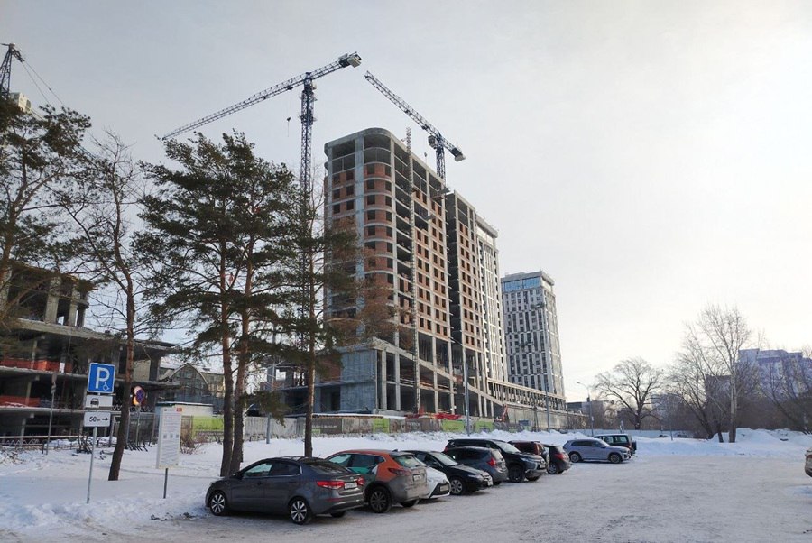 Праворульные машины станет сложнее регистрировать в Новосибирске Весь прошлый год Новосибирских водителей регулярно тревожили новостями о полном запрете праворульных автомобилей Последнее заявление от федеральных властей по этому поводу прозвучало в самый разгар новогодних праздников Глава Росстандарта Антон Шалаев напомнил что в России ограничения на праворульные автомобили не вводятся Однако с 2026 года ведомство планирует внести изменения в нынешние ГОСТы Новые требования значительно усложнят саму процедуру подтверждения соответствия праворульных автомобилей установленным стандартам Подробнее читайте по ссылке     INFOPRO54 Фото Infopro54 автор Юлия Данилова