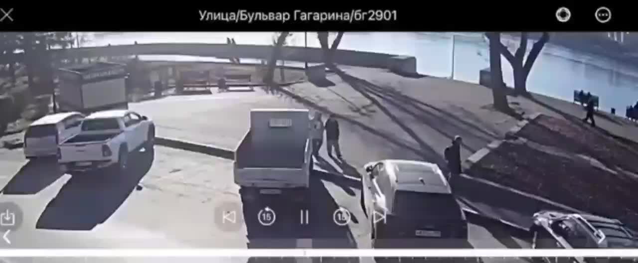 В Иркутске велосипедист наехал на собаку на поводке