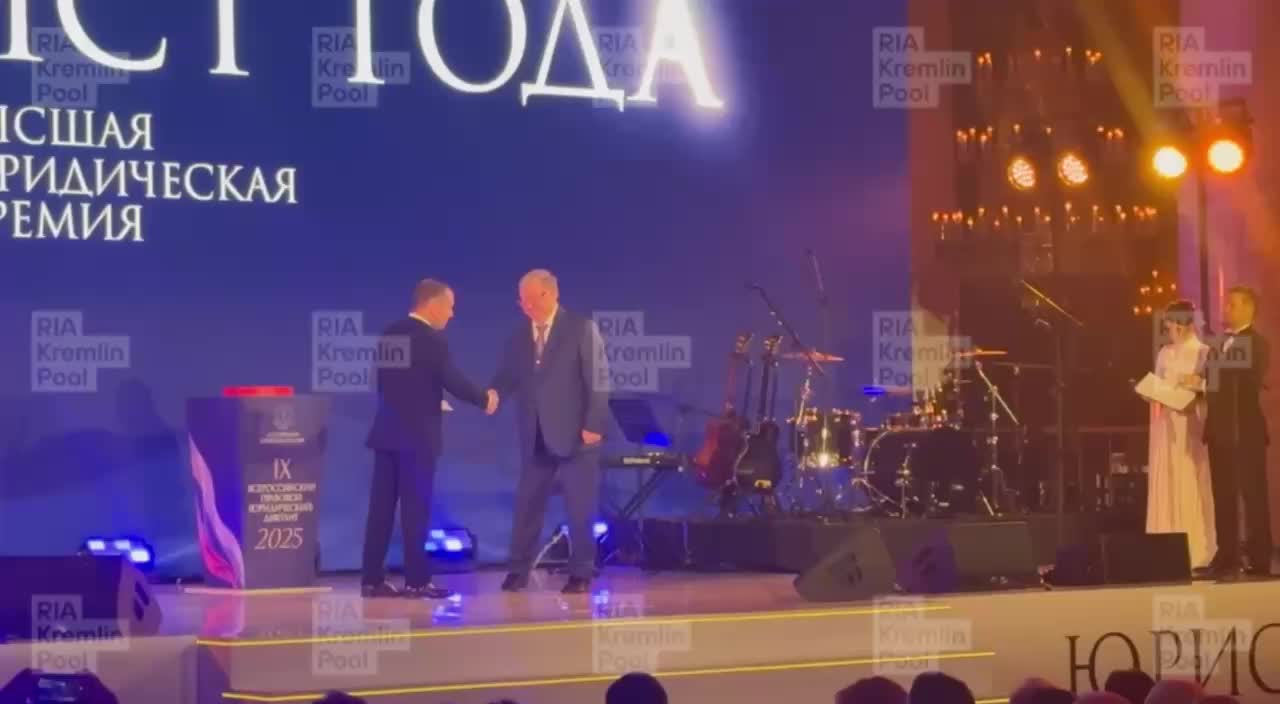 Дмитрий Медведев удостоен премии Юрист года за вклад в правовую сферу