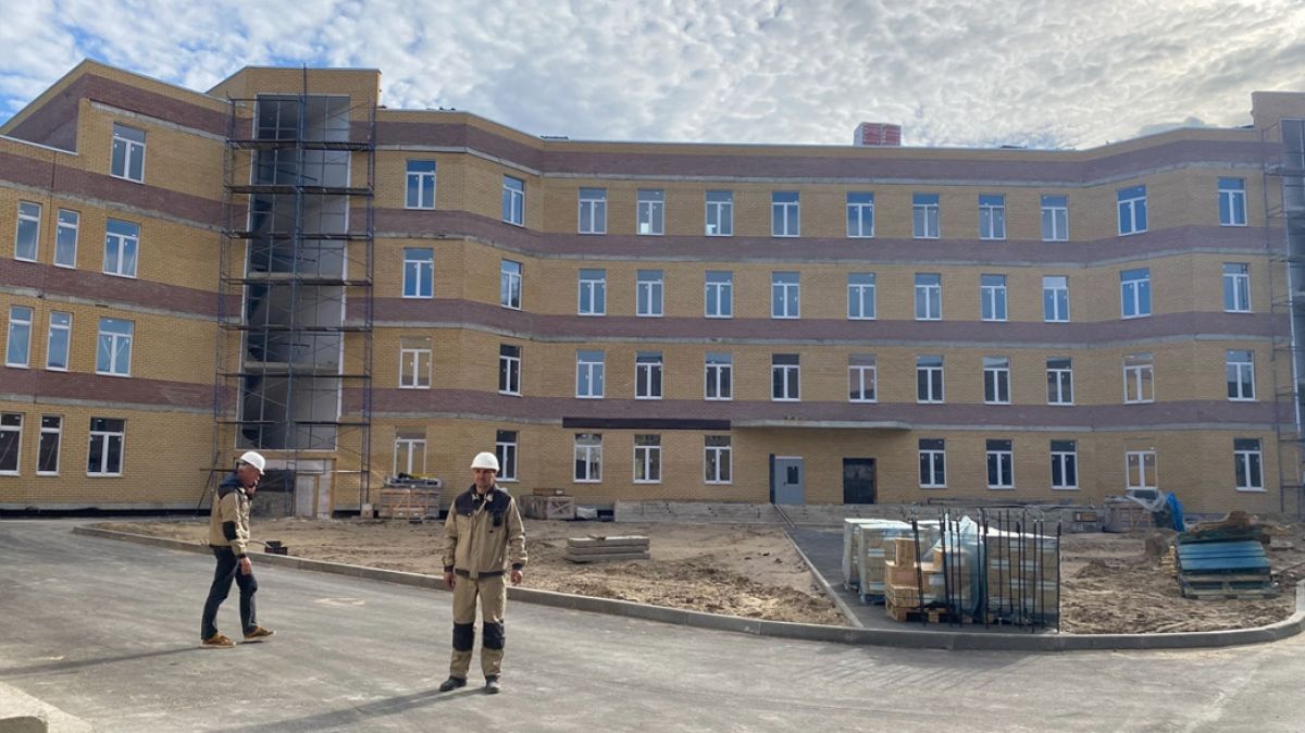 Губернатор назвал причину задержки строительства школы в Покрове   newsvladimir ru fn 1761897 html Во время прямой линии 27 ноября губернатору Владимирской области Александру Авдееву задали один из ключевых вопросов когда будет готова новая школа в Покрове Глава региона сообщил что объект могут завершить в 2026 году   Прислать новость Подписаться   Мы в MAX