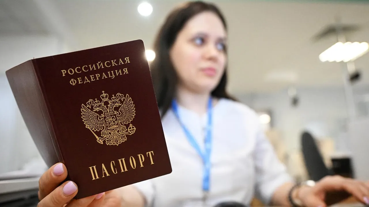 Эстония запретит россиянам покупать недвижимость Министерство внутренних дел Эстонии по поручению правительства подготовило поправки к Закону об ограничении на приобретение недвижимости согласно которым гражданам РФ и Белоруссии без постоянного вида на жительство будет отказано в праве покупать недвижимость сообщил в понедельник телерадиовещатель ERR пишет interfax ru   telegra ph EHstoniya zapretit rossiyanam pokupat nedvizhimost 04 27