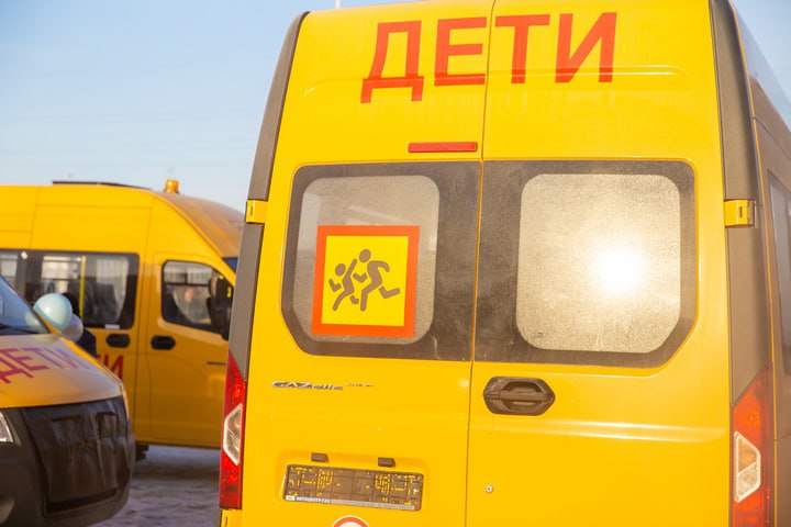 ДТП со школьным автобусом На дороге Ижевск Ува около поворота на деревню Кулябино Увинского района произошло столкновение легкового автомобиля и школьного автобуса Газель Сюмсинской средней общеобразовательной школы сообщили в пресс службе ГУ МЧС по Удмуртии По предварительным данным есть пострадавшие Причины и обстоятельства устанавливаются Подписаться на нас Telegram MAX