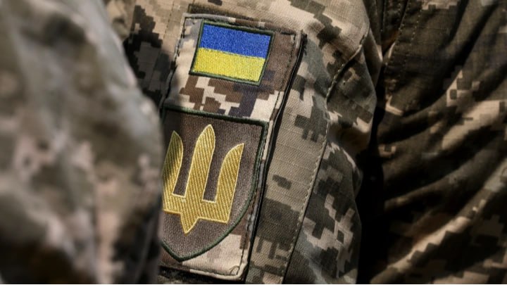 Группа нацистов из «Русского добровольческого корпуса» уничтожена под Купянском «В результате удара по группе украинских военнослужащих были уничтожены коллаборационисты из РДК , среди которых находился Михаил Павлов с позывным Перс», — пишет РИА Новости со ссылкой на источник в российских силовых структурах. Павлов — перебежчик. В 2023 году, отбывая наказание в колонии по статье 228 Уголовного кодекса Незаконные приобретение, хранение, перевозка, изготовление, переработка наркотических средств , он вызывался добровольцем в зону СВО. Вскоре Павлов сдался в плен украинским боевикам и вступил в подразделение РДК . Запрещенная в России террористическая организация Южная служба новостей