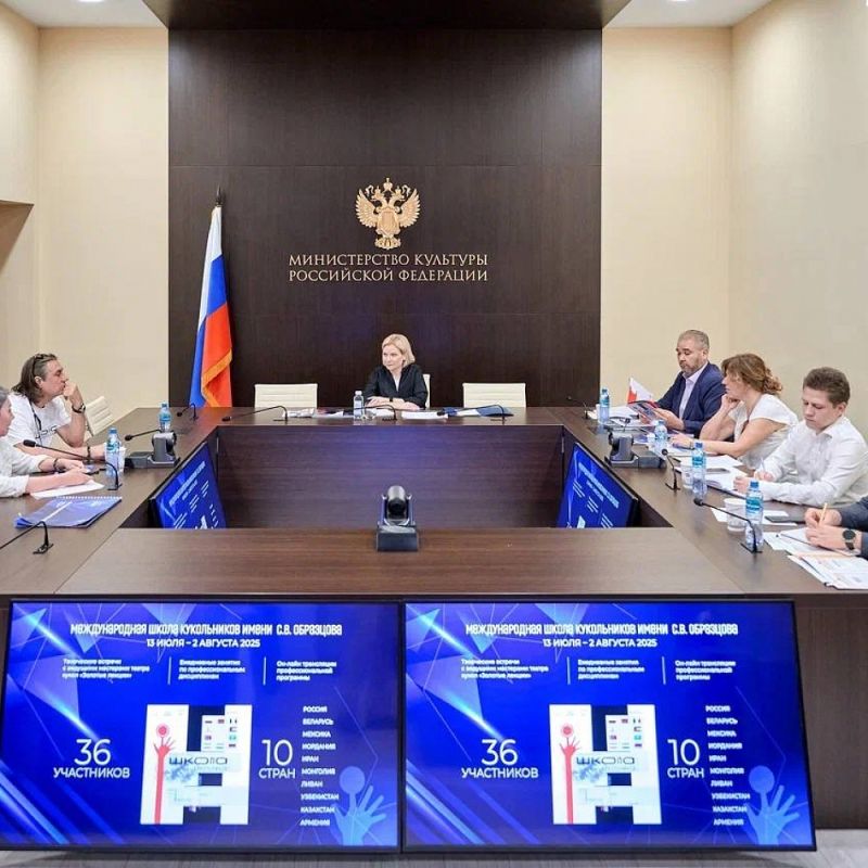 В Минкультуры России прошла презентация творческих планов Театра кукол имени С.В. Образцова и Александринского театра Государственный академический центральный театр кукол имени С.В. Образцова и Национальный драматический театр России Александринский театр представили в Министерстве культуры Российской Федерации свои творческие планы на новый сезон, в числе которых будущие премьеры, знаковые проекты и планируемые гастроли. По словам директора Театра кукол имени С.В. Образцова Елены Булуковой, в минувшем театральном сезоне были выпущены премьеры «Бедные люди», «Чайка по имени…», «Спасти Бибигона!», «Троя. Впечатление», «Муха-Цокотуха» и «Стравинский. Куклы. Танцы». Кроме того, увеличилась заполняемость зала и составила более 96%. Театр кукол имени С.В. Образцова продолжает шефство над театрами Донецкой и Луганской Народных Республик. К... Подробнее>>>
