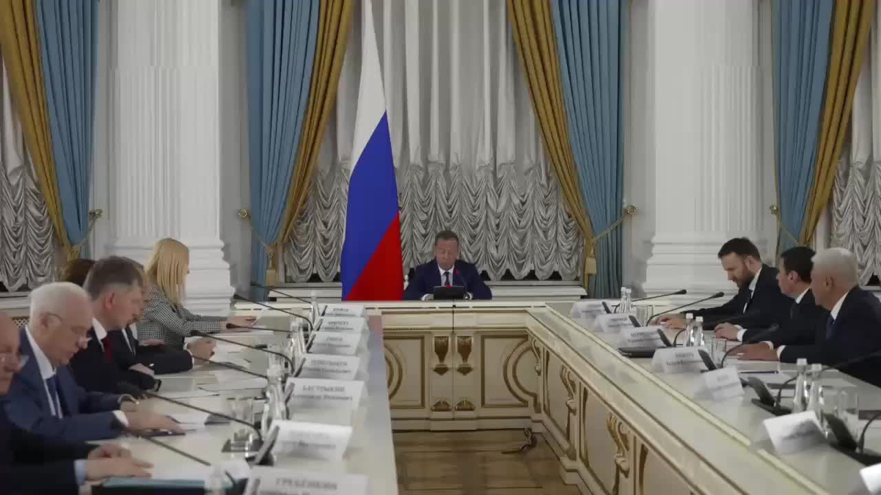 Медведев обсудил новые меры по контролю миграции для обеспечения безопасности