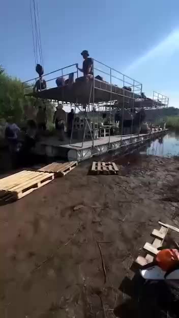 Мужчины из Ленобласти провели три дня на плоту по реке Луге