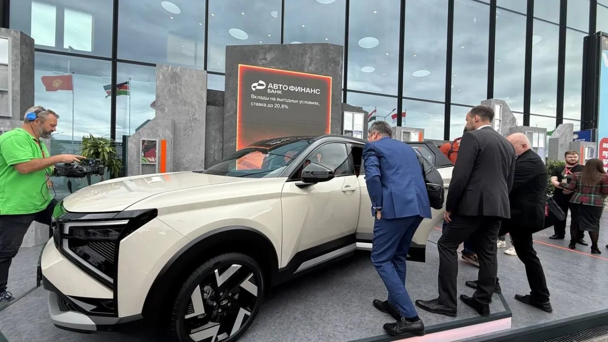АВТОВАЗ инвестирует полмиллиарда в LADA AZIMUT АВТОВАЗ пустит на модернизацию производства больше полумиллиарда рублей Деньги потратят на установку нового технологического оборудования для сборки кроссовера Lada Azimut модернизацию производственной линии Lada Niva К слову впервые кроссовер показался на ПМЭФ в июне 2025 года Тогда стало известно что авто построили на базе Весты Подписывайтесь на наш канал в МАКС