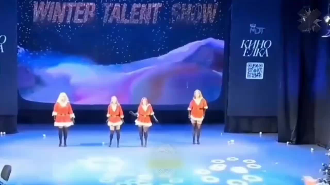 Нижний Тагил: Снегурочки на новогоднем шоу вызвали общественное недовольство