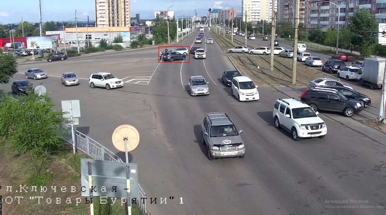 На ул. Ключевская Товары Бурятии произошло ДТП с участием двух легковых автомобилей. Занята правая полоса в направлении ост. 10 корпус ВСГУТУ. Движение затруднено. Будьте внимательны на дороге! Телефон "горячей линии" 45-45-53 Напомним, сообщить о ДТП или поломке светофора вы можете через наш чат бот . При использовании фото/видео ссылка на Телеграм-канал Комитета по транспорту обязательна.