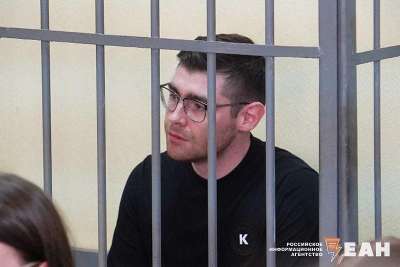 Редактору Ura. Ru Денису Аллаярову продлили меру пресечения Ленинский районный суд Екатеринбурга удовлетворил ходатайство следствия. Меру пересечения продлили на два месяца, по 4 октября 2025. Однако постановление в законную силу не вступило и может быть обжаловано.