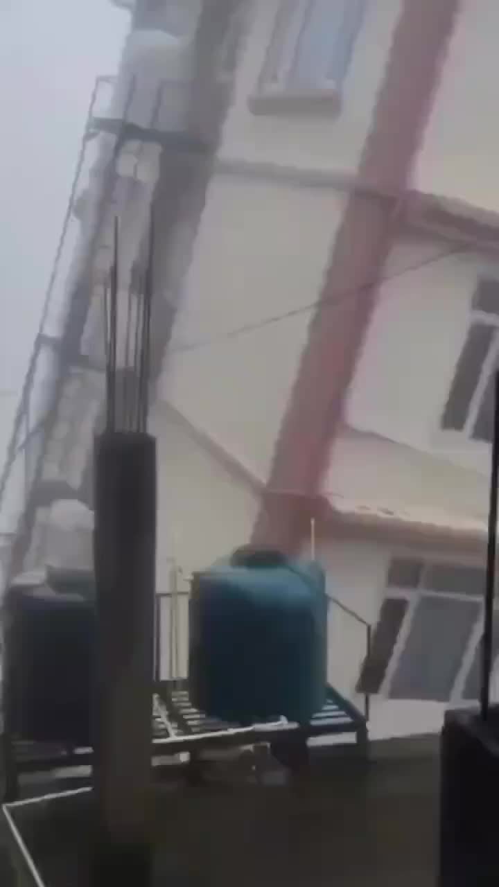 Обрушение многоэтажного здания в Шимле после муссонных дождей