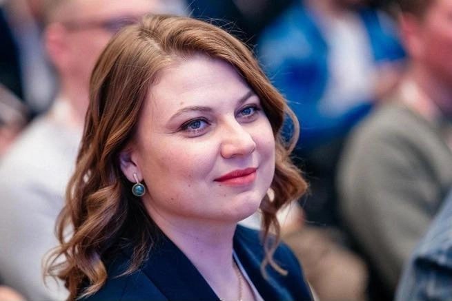 Экс директора Жилфонда Барнаул Людмилу Авдюхину приговорили к семи годам колонии и штрафу в 800 тыс рублей Ее обвиняют в хищении более 120 миллионов рублей у своих клиентов По версии следствия Авдюхина присваивала деньги от договоров хранения и потратила их на переезд с семьей в Аргентину Подозреваемую задержали в Аргентине и доставили в Барнаул Подписаться Прислать новость