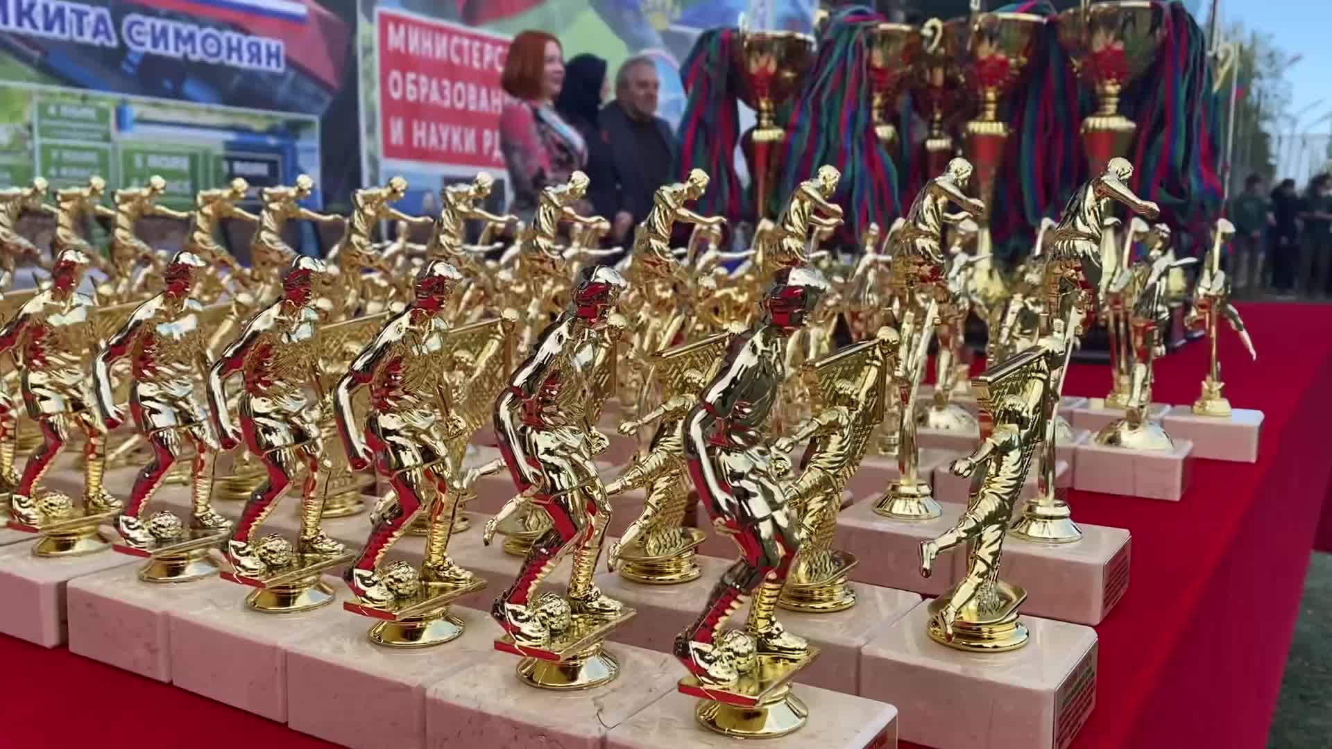 Финал Школьной футбольной лиги в Махачкале собрал рекордное количество участников