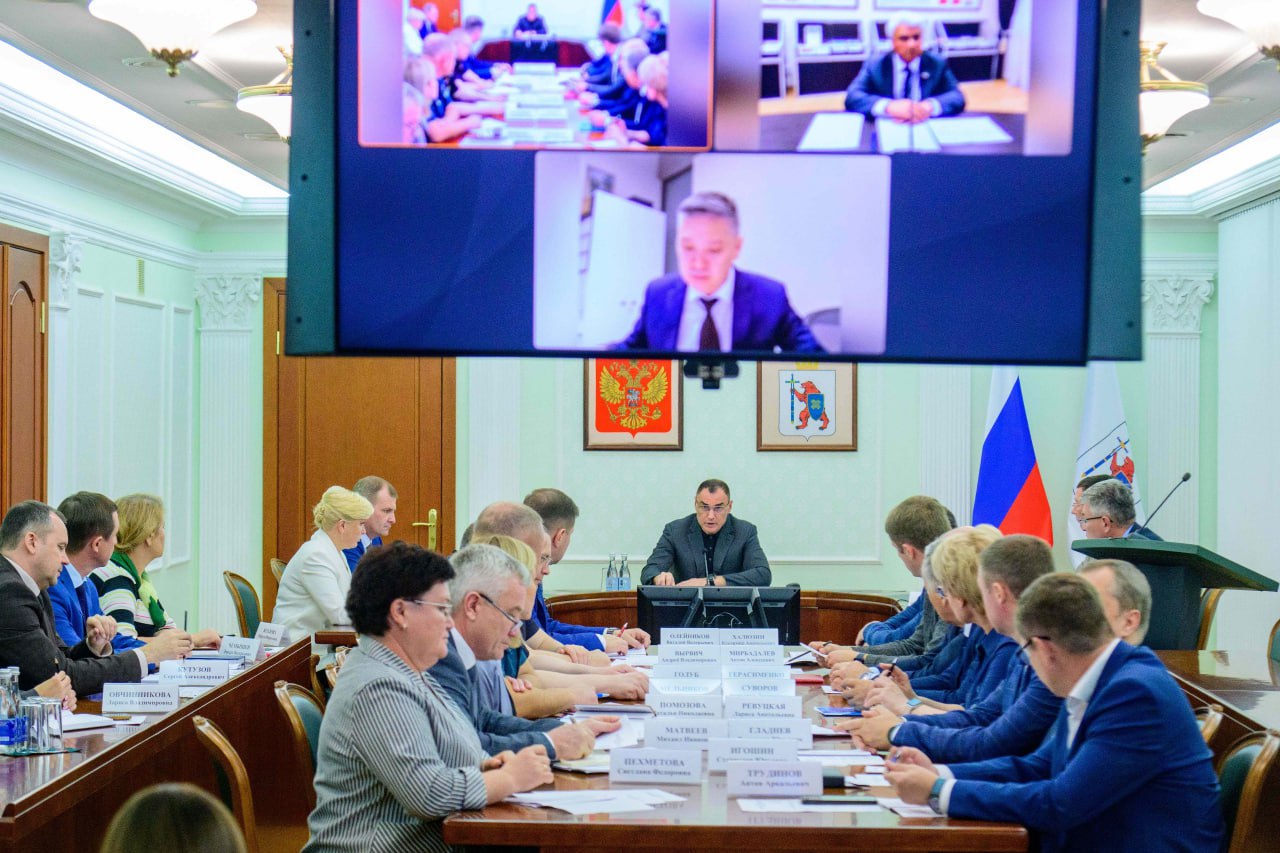 Главные новости дня Через неделю в Марий Эл стартует III Всероссийский форум финно угорских народов За август в Перинатальном центре Марий Эл родились 402 ребенка С 7 по 9 сентября в рамках программы Большие гастроли артисты Марийского государственного академического театра оперы и балета им Э Сапаева будут находиться в столице Бурятии городе Улан Удэ С середины августа напротив Ледового дворца Марий Эл на улице К Маркса строится фиджитал центр Жители Марий Эл могут проголосовать за художника Илью Белова участвующего в фестивале уличного искусства ПФО ФормAРТ