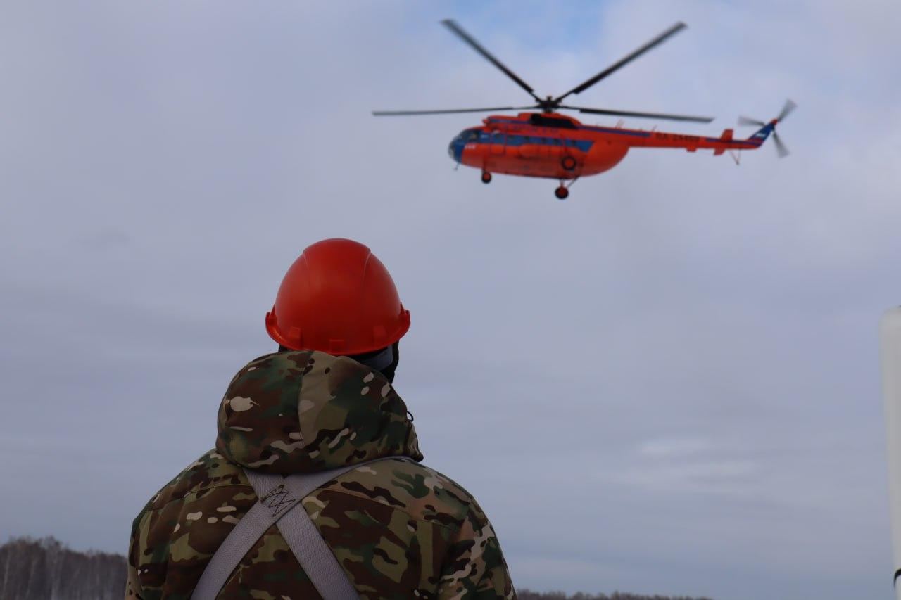 900 авиапожарных пройдут подготовку в пожароопасному сезону.  По поручению губернатора Михаила Котюкова штат увеличили в полтора раза, чтобы еще эффективнее обеспечивать безопасность и более оперативно реагировать на все случаи возгораний в лесах, даже в труднодоступных районах.  Уже сейчас в краевом Лесопожарном центре идут учебные тренировки. Летчики-наблюдатели и лесной спецназ отрабатывают спуски со спецснаряжением на разной высоте.  Продолжается обновление оборудования и лесопожарной техники, в том числе с федеральной поддержкой.  Идет набор специалистов самых разных специальностей - от трактористов и водителей до парашютистов-десантников.  Уже в феврале под руководством губернатора пройдет первый штаб с главами муниципальных образований по подготовке к пожароопасному периоду в территориях края.