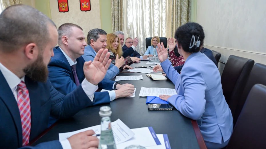Общественный совет создали при министерстве внутренней политики Воронежской области Первое заседание совета провела министр внутренней политики Елена Дерганова. На встрече был избран руководящий состав Совета. Общественный совет будет обеспечивать открытый обмен мнениями между представителями власти, экспертами и жителями области.
