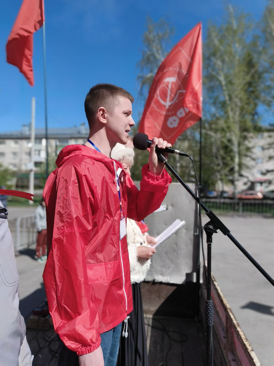 ‼ Нет репрессивному подходу к кадровому вопросу в российской школе! Учителя-коммуниста Александр Волобуев вынудили написать заявление «по собственному желанию». Об этом он сообщил сегодня в своем TГ-канале. В настоящее время Александр находится на передовом участке партийной работы. Он депутат АКЗС, первый секретарь Алтайского комсомола, первый секретарь Барнаульского горкома КПРФ. А ведь ему всего-то 24 года. Также он работает в своей родной школе учителем географии. Александр активно информирует жителей края на своем канале о проблемах российского образования, о тяготах современного учителя. Он продвигал в стенах АКЗС инициативу КПРФ о повышении стипендий для учащихся ССУЗов в регионе. Недавно Александр начал писать об изнанке процесса организации ЕГЭ, участником которого был сам. Судя по всему, откровения коммуниста о реальном уровне оплаты труда учителей и стали для чиновников от образования весомым поводом, чтобы избавится от неудобного молодого учителя. Подробнее тут