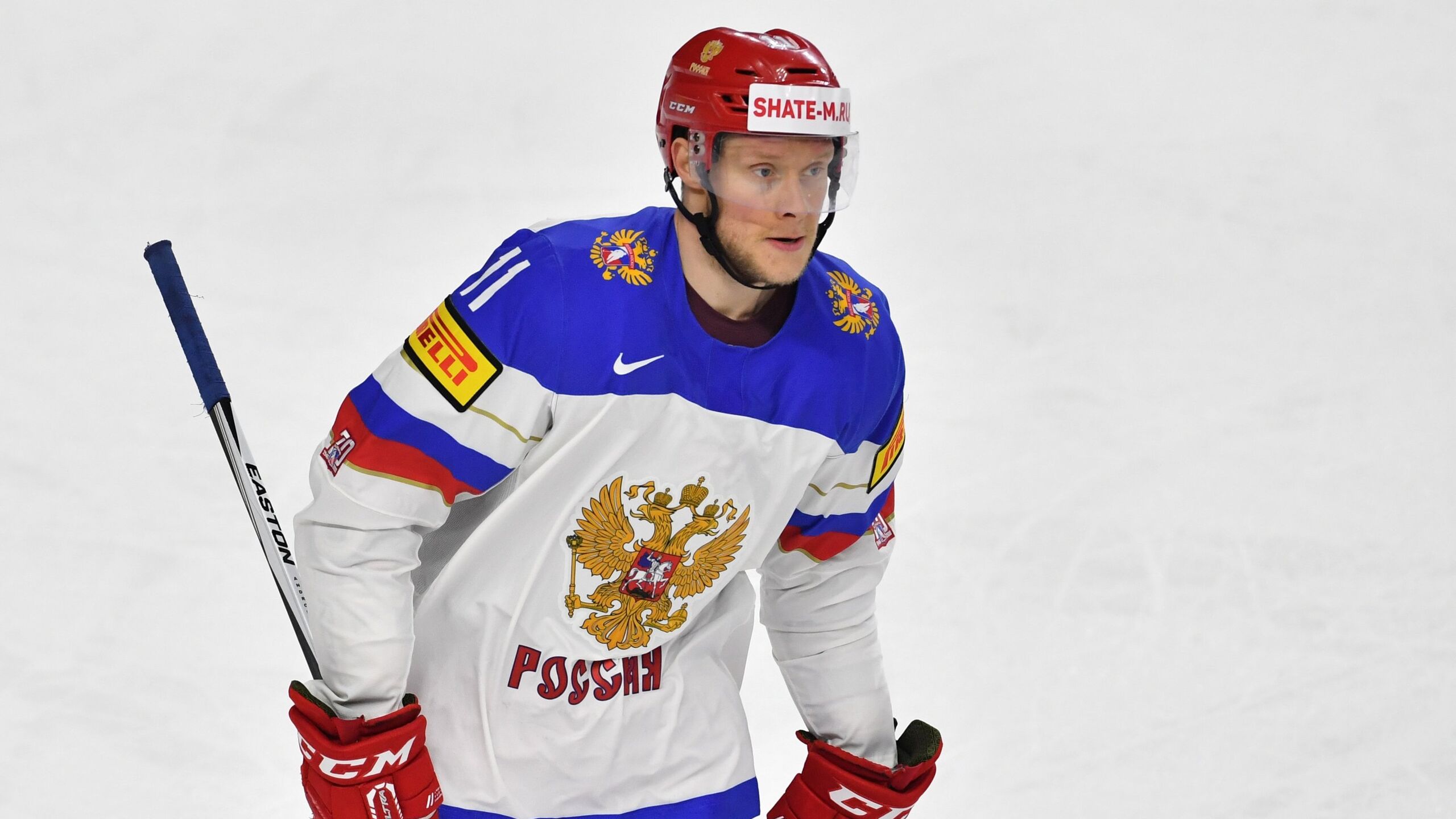 Олимпийский чемпион Игр 2018 года по хоккею и двукратный обладатель Кубка Гагарина в составе московского ЦСКА Сергей Андронов объявил о завершении карьеры в возрасте 36 лет В июле 2025 года Андронов был обменян из петербургского СКА в уфимский Салават Юлаев который расторг с ним контракт Наверное сегодня самое время сказать что я заканчиваю свою профессиональную карьеру игрока Я всячески пытался оттягивать это и что то внутри не давало мне это сделать Но сейчас я понимаю что не сделав этот шаг я не смогу идти дальше Я ухожу абсолютно счастливым человеком сказал Андронов в видеообращении опубликованном в Instagram принадлежит Meta деятельность которой запрещена в России как экстремистская Я многого добился и многого не добился возможно Но очень горд за то что у нас получилось построить с 2016 по 2022 год в ЦСКА Тот коллектив ту семью ту команду Счастлив и благодарен за ту возможность выступать за сборную страны Играть на двух Олимпиадах для меня это большая честь